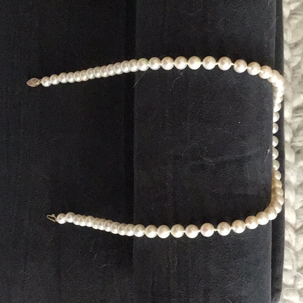Pearl necklace. Worn once. Like new condition